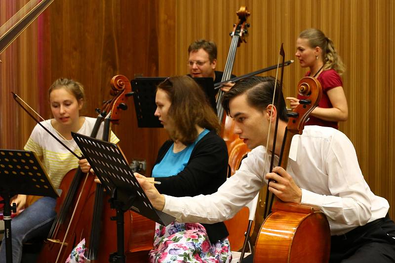 Zkouška barokního orchestru v Domě hudby.