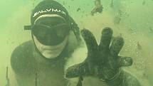 Potápěč odhaluje tajemství ukrytá pod hladinou Medardu Foto: Petr Skopal