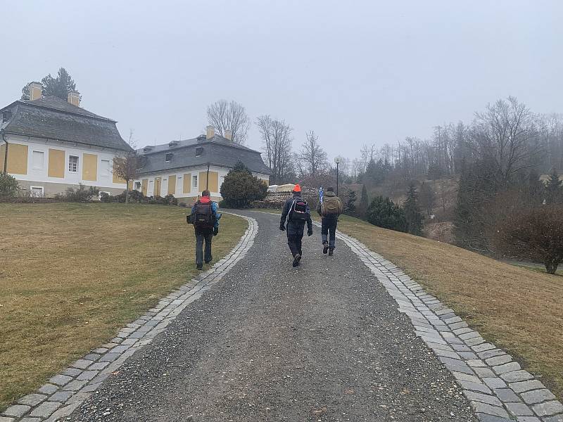 Do všech zákoutí parku na Kozlu je vstup zdarma. Trávníky, rybník nebo vzrostlé stromy tu v sobotu obdivovaly desítky lidí, i přes sychravé počasí se sněhem.