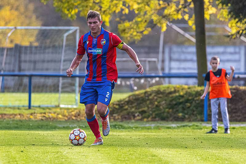 Fotbalisté FK ROBSTAV Přeštice (na archivním snímku hráči ve žlutých dresech) remizovali v Uhříněvsi u Prahy s rezervou Bohemians 1905 1:1.