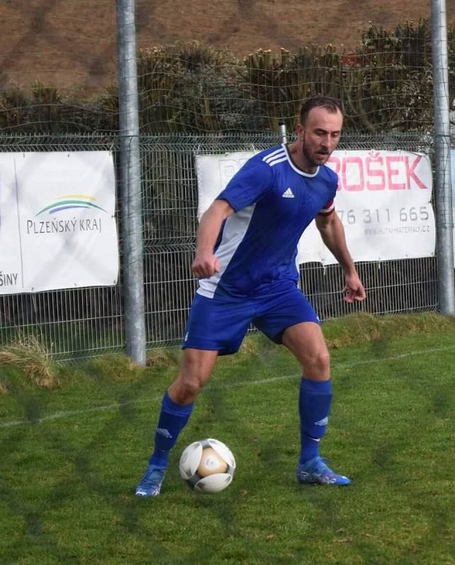 I. B třída, skupina B (15. kolo): SK Bolešiny (na snímku fotbalisté v modrých dresech) - TJ Sokol Štěnovice (zelení) 4:0.