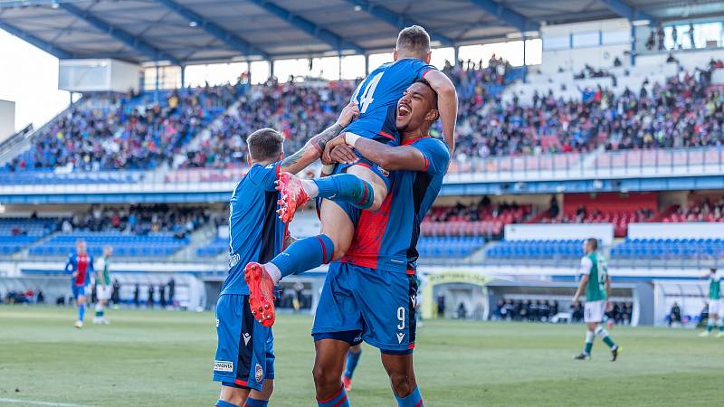 Parádní jízda Viktorie. Před šlágrem na Slavii rozstřílela doma Jablonec