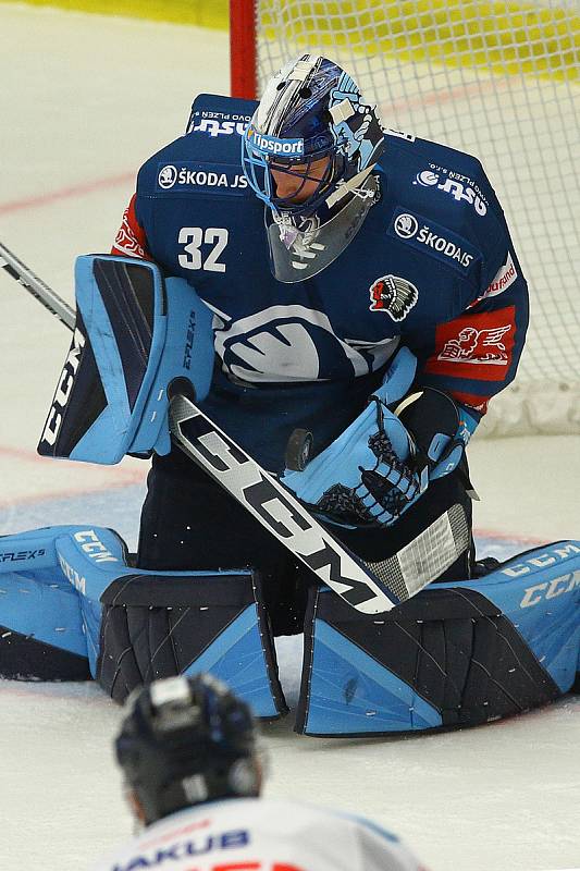 Ze zápasu 11. kola hokejové Tipsport extraligy HC Škoda Plzeň (v modrém) -  Bílí tygři Liberec 3:1