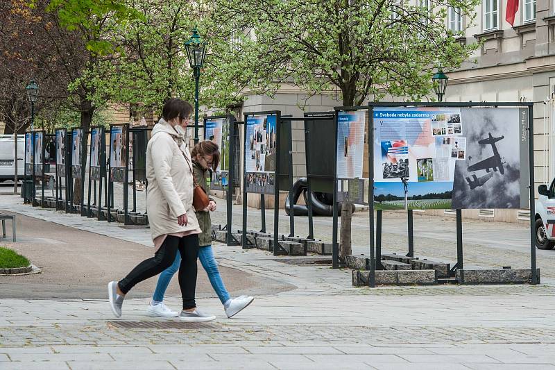 Plzeň, Smetanovy sady, venkovní výstava Svoboda nebyla zadarmo.