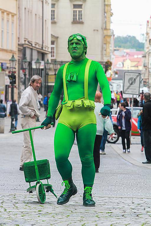 Zelený muž v prostoru U Branky komunikoval s lidmi