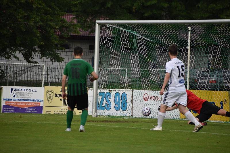 28. kolo I. A třídy: FC Rokycany B (zelení) - Slavoj Mýto B 5:2.