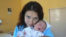 Tříletá Adélka se už doma moc těšila na svého novorozeného bratříčka Šimona (3,70 kg, 51 cm), který se narodil 24. května v 1.30 hod. Gabriele a Miroslavu Plachetkovým z Plzně v Mulačově nemocnici