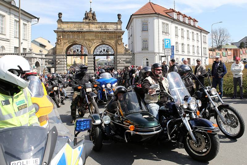 Motorkáři zahájili letošní sezónu společnou vyjížďkou z pivovaru