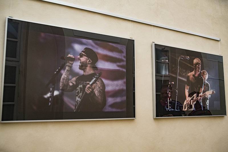 Vernisáž k výstavě fotografií Milan Říský: Live ve Studijní a vědecké knihovně Plzeňského kraje.