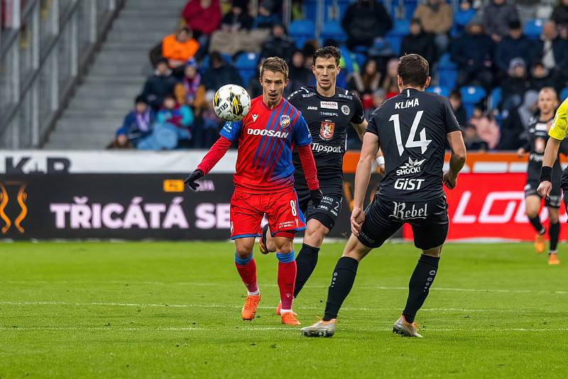 Fotbalisté Viktorie Plzeň podlehli na úvod ligového jara doma nečekaně Hradci Králové 1:2.