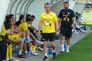 Stanislav Purkart, trenér FK Robstav, si po vítězství 2:0 v Praze na Admiře mohl částečně oddechnout.