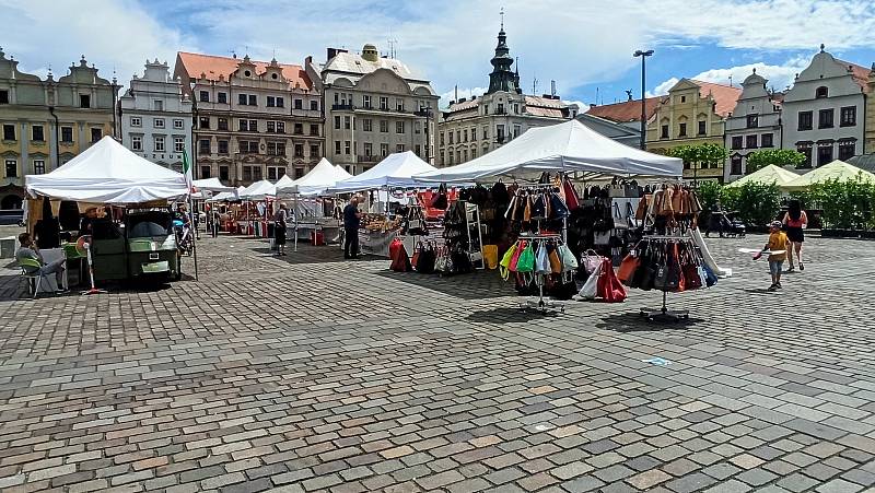 Akce Ape food tour na náměstí Republiky dává Plzeňanům až do neděle možnost seznámit se s delikatesami z jednotlivých italských regionů.