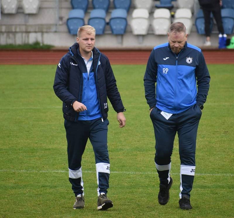 12. kolo FORTUNA divize A: Jiskra Domažlice B (na snímku fotbalisté v modrých dresech) - FK Hořovice 3:1.