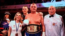 Pavel Šour vyhrál boxerský pás v těžké váze.  