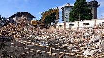 Na hoře Čerchov na Domažlicku pokračuje demolice bývalých vojenských objektů. Hotovo by mělo být do konce července. Čerchov je s nadmořskou výškou 1041 metrů nejvyšším bodem celého Českého lesa.