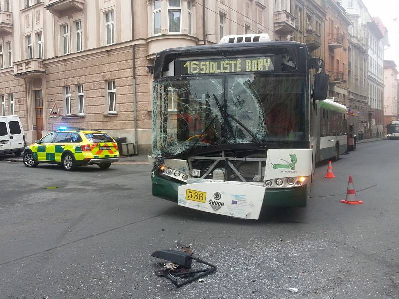 Nehoda trolejbusu a dodávky v Koperníkově ulici