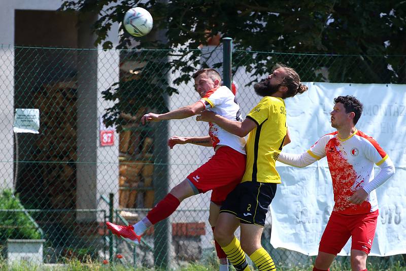 30. kolo KPM: TJ Sokol Lhota (žlutí) - Slavia Vejprnice 1:4.