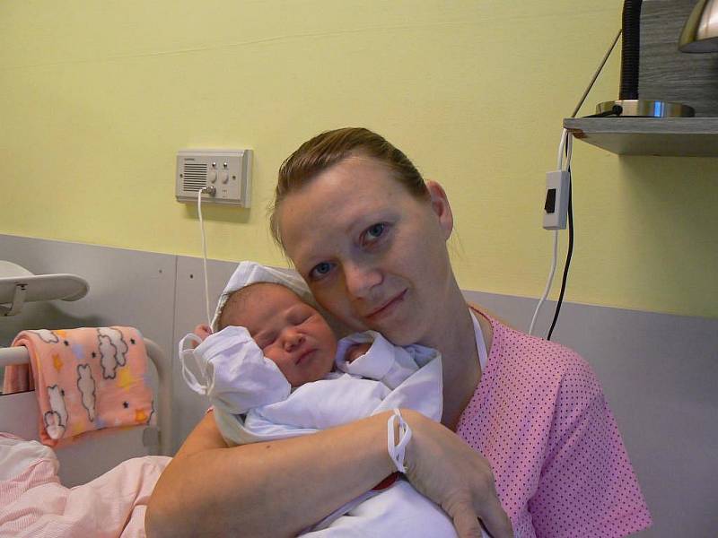 Nela (3,25 kg, 49 cm) se narodila 14. ledna ráno mamince Marii Bulířové a tatínku Michalu Dunovi ze Zbůchu. Doma se na sestřičku těší tříapůlletý Míša