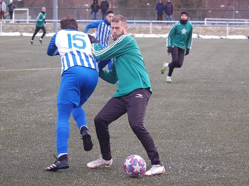 Fotbalisté FK Tachov, lídra přeboru Plzeňského kraje, prohráli na úvod přípravy doma s Ostrovem 1:4.