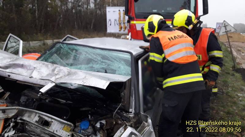 Střet dvou automobilů na silnici I/27 u skládky Vysoká u Dobřan.