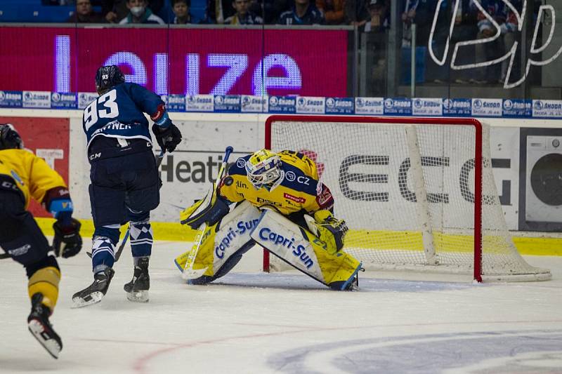 Škoda Plzeň (v modrém) - Zlín, 10. října 2021. Matyáš Kantner v samostatném nájezdu.