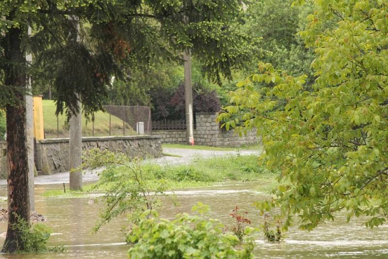 Zaplavená Malá Strana ve Starém Plzenci.