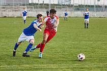 Fotbalisté SK Slavia Vejprnice (červenobílí).