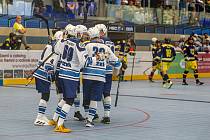Hokejbalisté Plzně se po dlouhé době mohli radovat z vítězství.