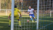 Fotbalisté rezervního výběru TJ Zruč (na archivním snímku hráči v bílých dresech) zdolali na domácím hřišti Plasy 1:0.