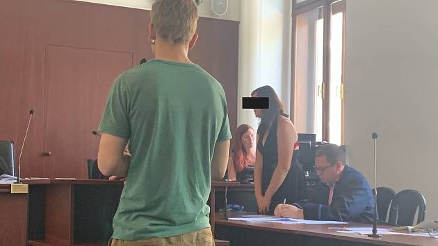 Obžalovaní u Krajského soudu v Plzni.