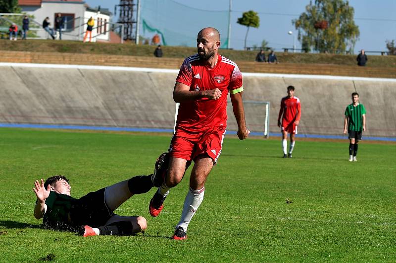 11. kolo divize: Petřín (červení) vs. Rokycany 4:0.