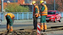 Rekonstrukcí tramvajové trati začala dvouletá rekonstrukce mostu generála Pattona v centru Plzně.