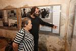 Fotografie z akcí neonacistů a komunistů, dobové dokumenty nebo články z novin budou do 30. září k vidění v plzeňské Staré synagoze.