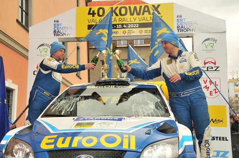 Posádka plzeňského EuroOil teamu Václav Pech - Petr Uhel s vozem Ford Focus WRC překvapivě vyhrála úvodní podnik domácího šampionátu Kowax Valašská Rally ValMez.