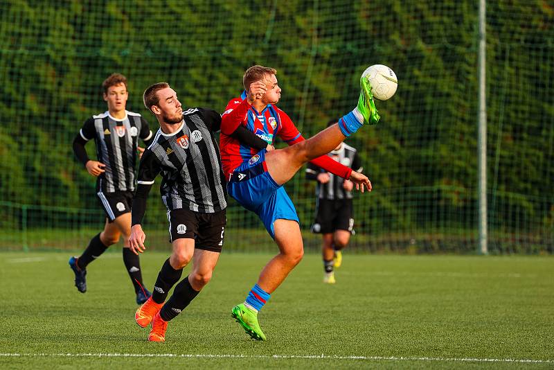 9. kolo ČLD U19: FC Viktoria Plzeň U19 B (na snímku fotbalisté v červenomodrých dresech) - SK Dynamo České Budějovice U19 B 3:0 (1:0).