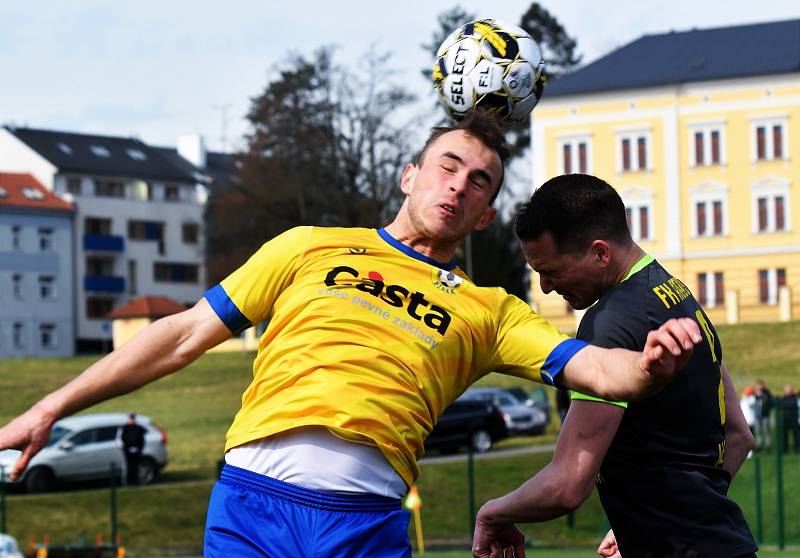 FORTUNA ČFL, skupina A (18. kolo): FC Písek - FK ROBSTAV Přeštice (na snímku fotbalisté v tmavých dresech) 1:1.