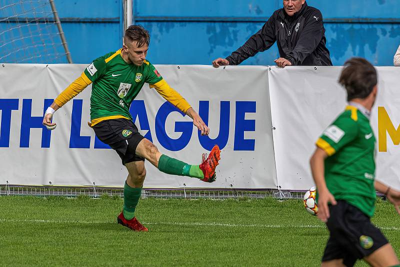 7. kolo FORTUNA ČFL, skupina A: FK ROBSTAV Přeštice (na snímku fotbalisté ve žlutých dresech) - FK Baník Sokolov 0:2.