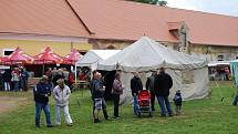 Deštivé počasí přivítalo návštěvníky dvoudenního hudebního festivalu GigantFest 2009 v Záluží u Stoda