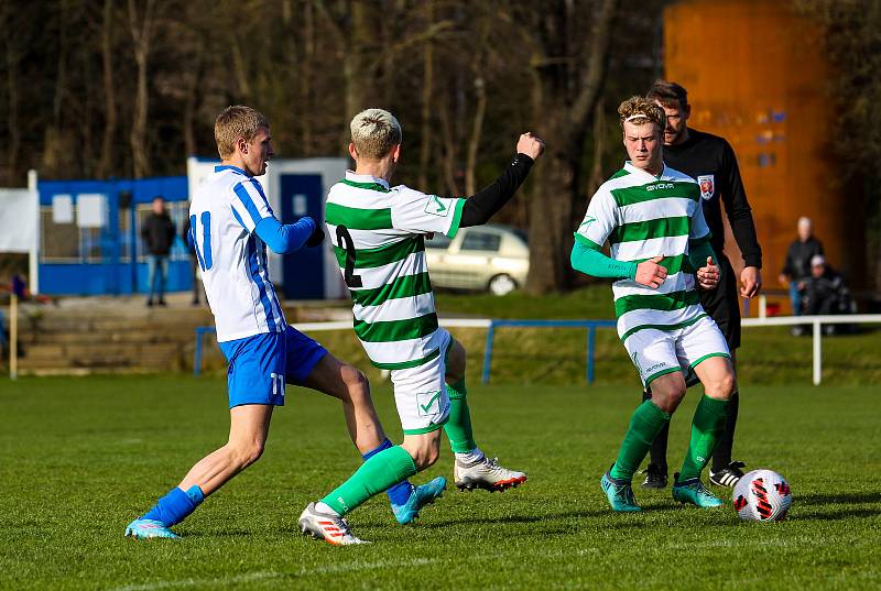 Fotbalisté plzeňské Košutky (na archivním snímku hráči v modrobílých dresech) doma překvapivě podlehli Smíchovu 1:2.