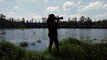 Zůstávají za ní stovky krásných fotografií zvířat a rostlin. Kateřina Misíková ale kromě focení také zpívá a miluje přírodu.