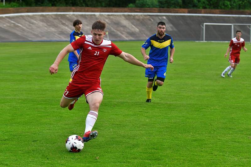 Fotbalisté SK Petřín Plzeň B (červení) vstoupí do nové sezony krajského přeboru jako nováček, ale zároveň budou patřit k největším favoritům.