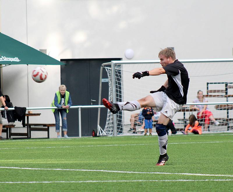 Fotbalisté SK Horní Bříza (zelení), kteří budou hrát od nové sezony FORTUNA divizní skupinu A, nestačili v letní přípravě na Tachov, jemuž na jeho půdě podlehli 0:1.