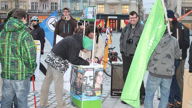 Piráti protestovali proti razii na growshopy