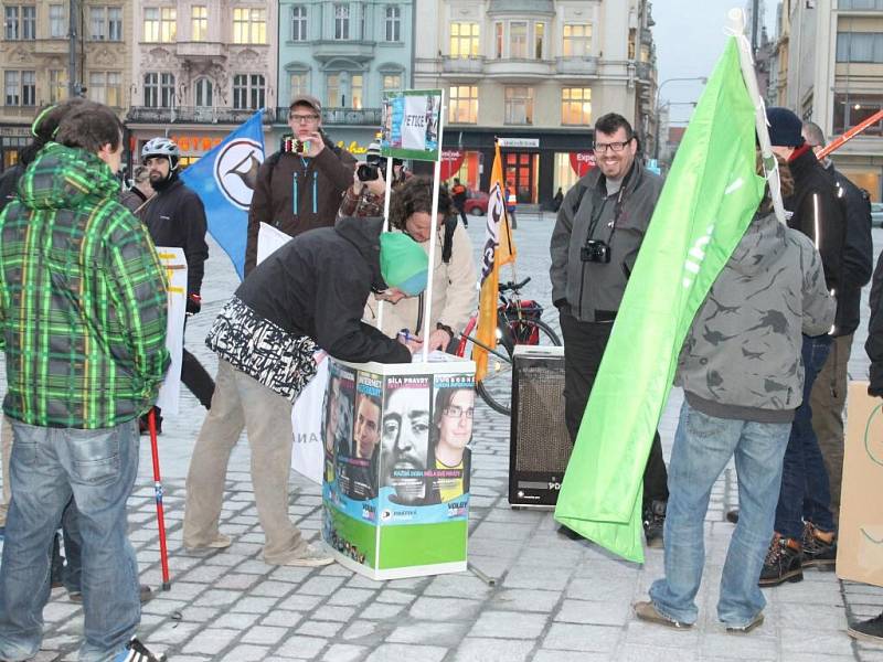 Piráti protestovali proti razii na growshopy