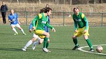 Fotbalisté SK Rapid Plzeň (na archivním snímku hráči v modrých dresech) porazili o víkendu soupeře z Tlumačova (zelení) 3:1.