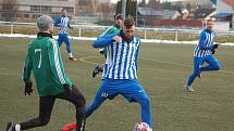 Fotbalisté FK Tachov, lídra přeboru Plzeňského kraje, prohráli na úvod přípravy doma s Ostrovem 1:4.