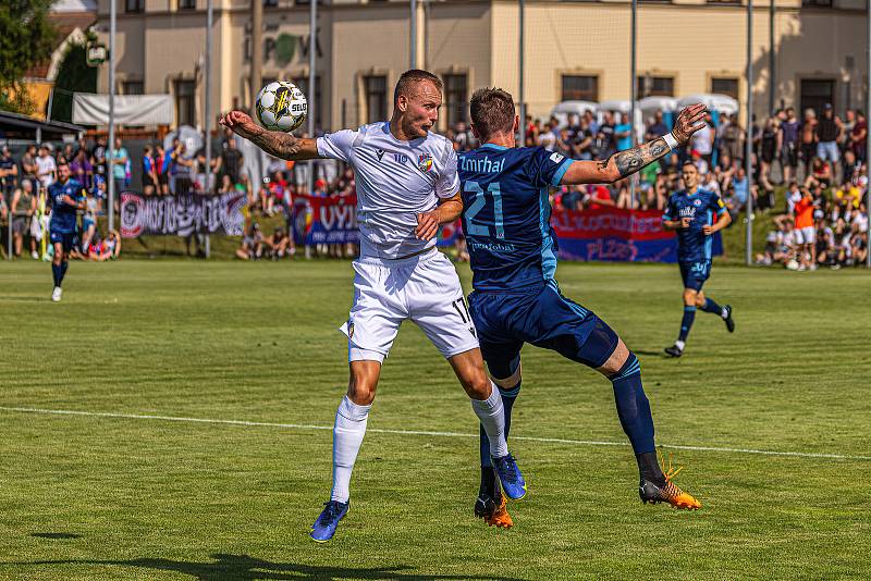 FC Viktoria Plzeň (bílí) - ŠK Slovan Bratislava 3:1.