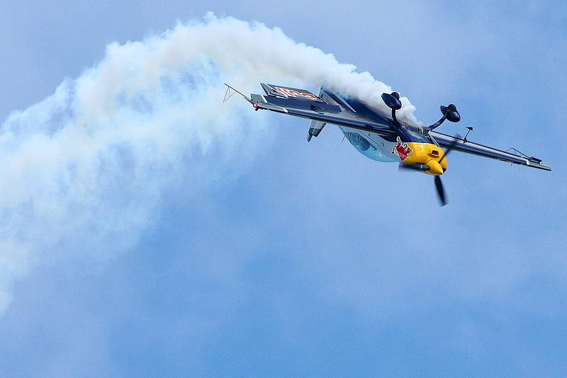 Martin Šonka - mistr světa Red Bull Air Race 2018 - akrobatické vystoupení - Den ve vzduchu Plasy 2022