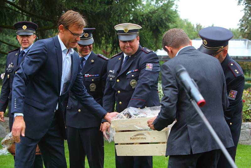 Vyznamenání za statečnost hejtmankou Plzeňského kraje Ilonou Mauritzovou.