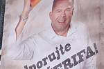 Poněkud samolibě působí billboard sociálního demokrata Romana Andrlíka, který se už vidí na radnici se šerifskou hvězdou na klobouku